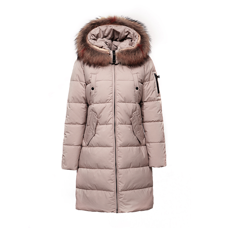 Een warme jas met afneembare kap en echte vacht.